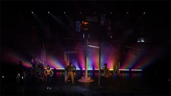 PP电子-音乐剧《东门！东门》首演 致敬波浪下平凡而闪亮的细沙